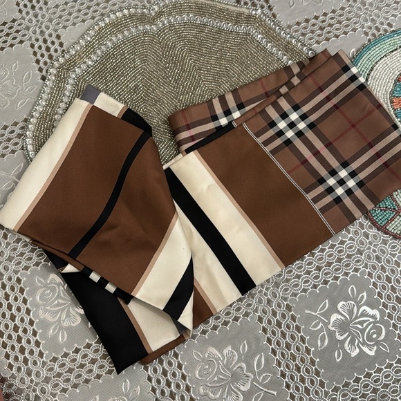 Burberry scarf for man Stylish and cozy soft and cushy Authentic Burberry Scarf. - Picture 9 of 9